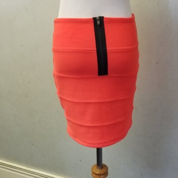 Millau pencil mini red skirt size XS (283) - Picture 6 of 7